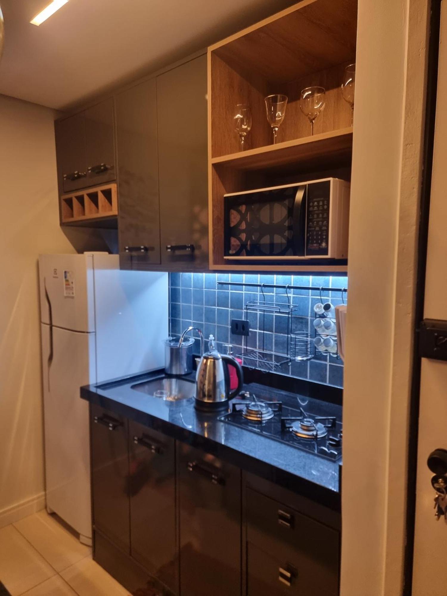 Living - Apto Completo Com Um